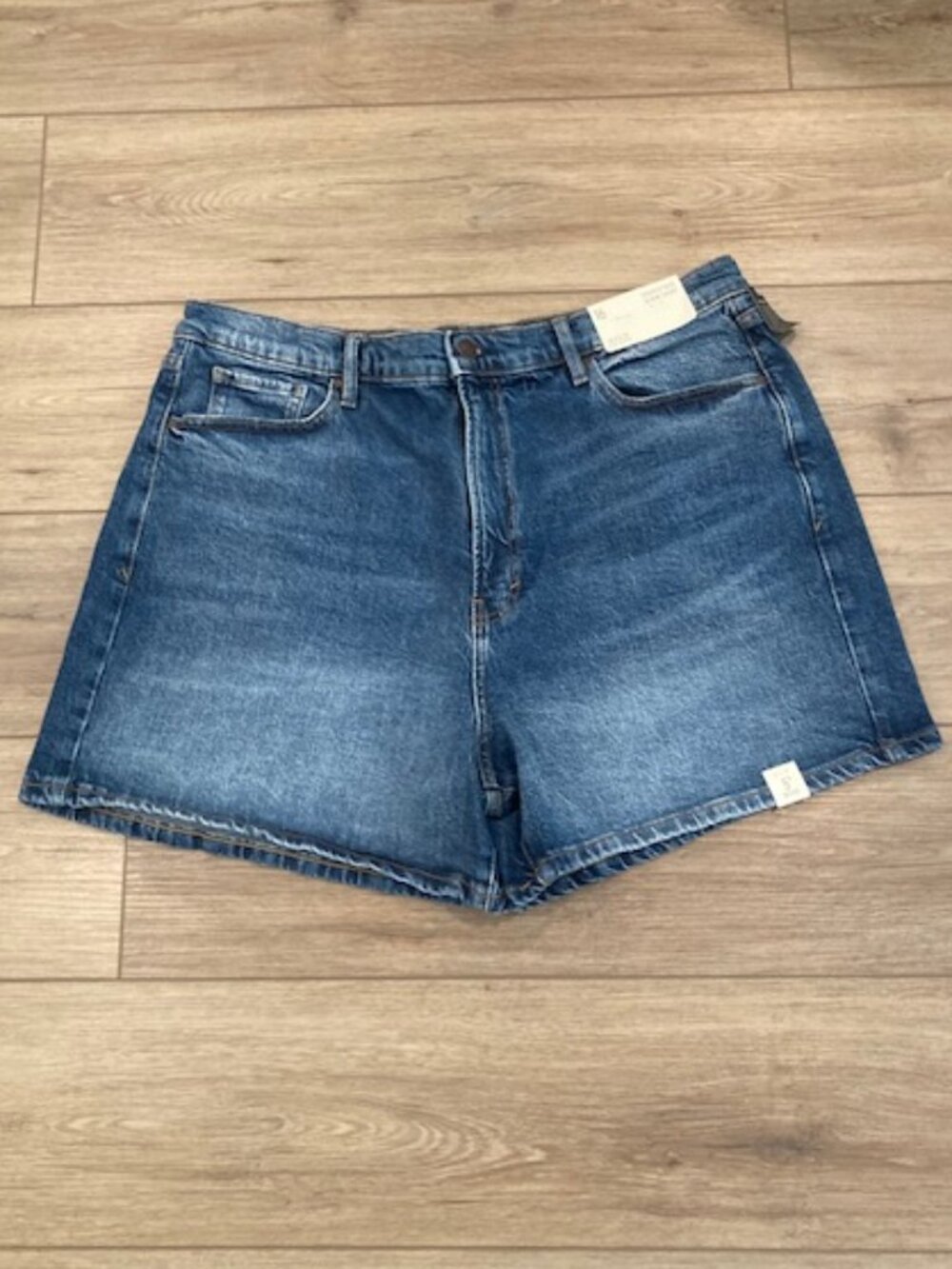 NWT A.N.A. High Rise Midi Denim Shorts - 5" Inseam Size 16
